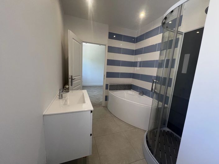 Image No.7-5 Bed House for sale