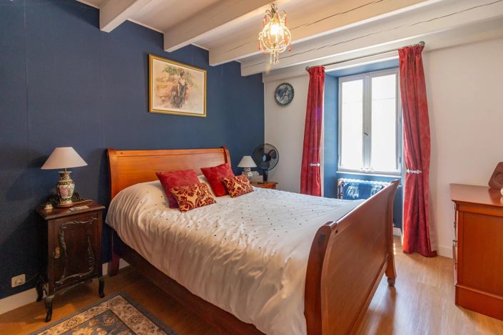 Image No.8-4 Bed House for sale