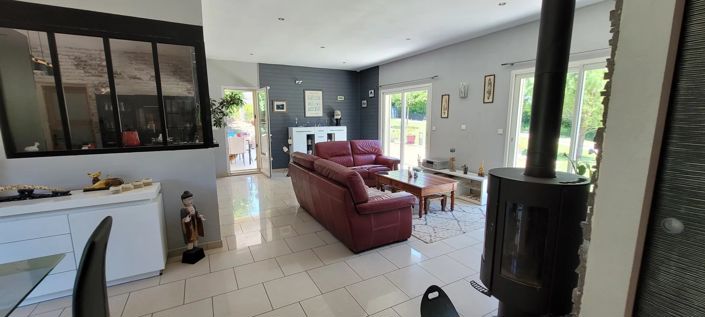 Image No.3-4 Bed House for sale