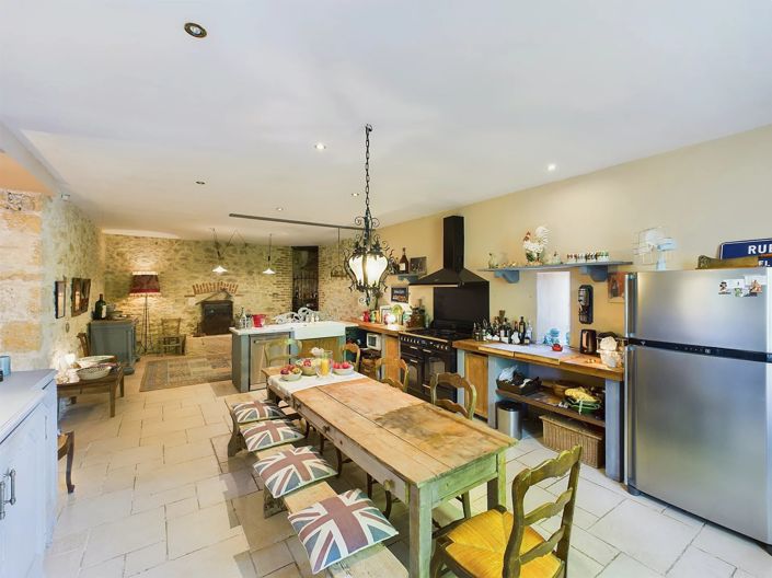 Image No.7-7 Bed House for sale