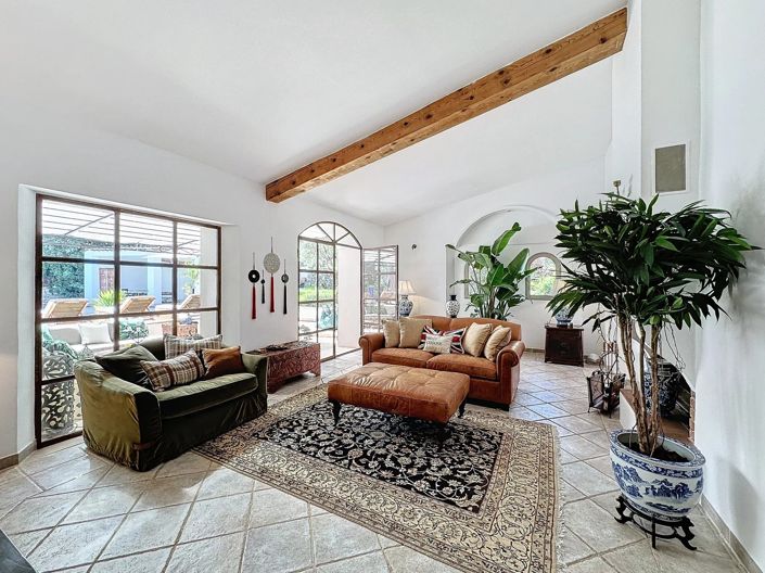 Image No.9-5 Bed Property for sale