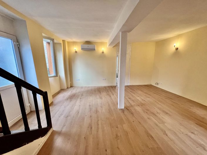 Image No.11-3 Bed Village House for sale