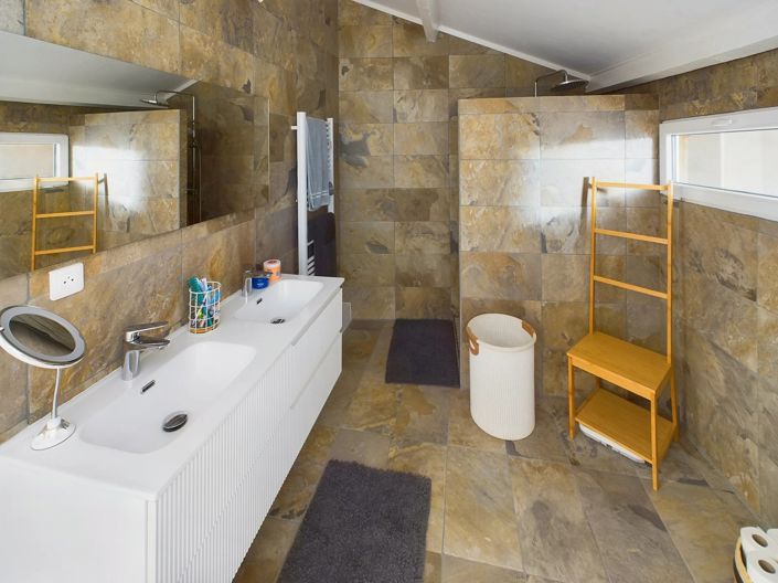 Image No.11-4 Bed House for sale