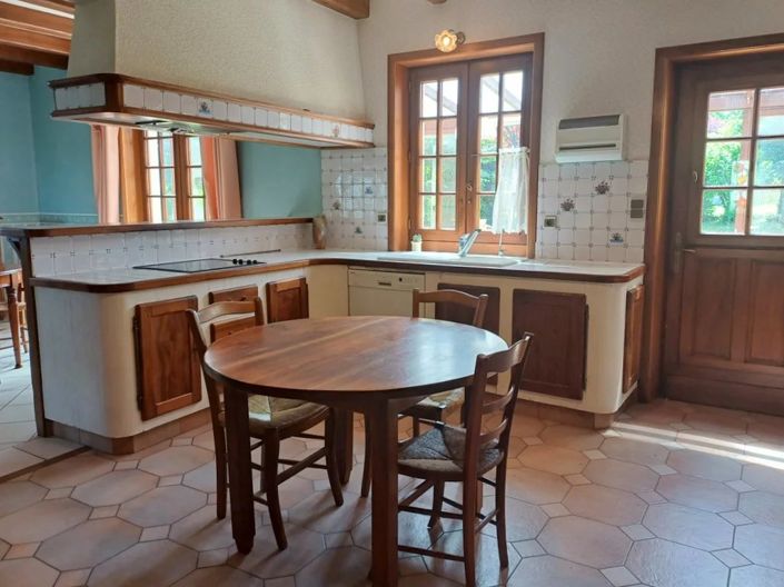 Image No.6-5 Bed House for sale