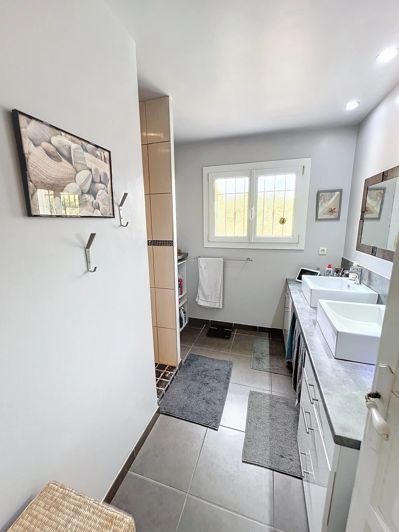 Image No.11-5 Bed House for sale