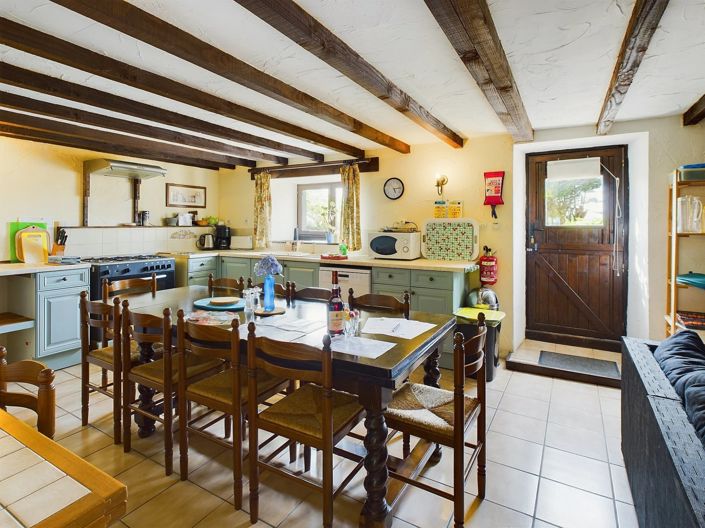 Image No.6-15 Bed House for sale