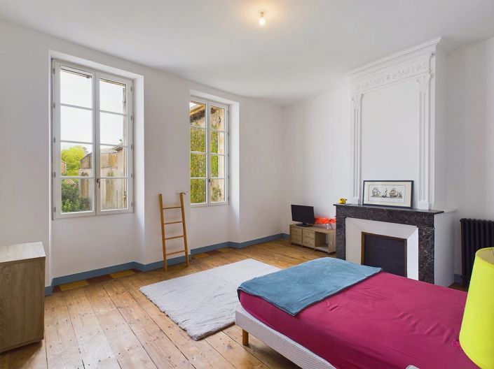 Image No.12-5 Bed House for sale