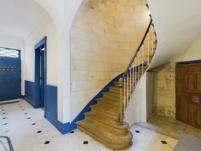 Image No.8-5 Bed House for sale