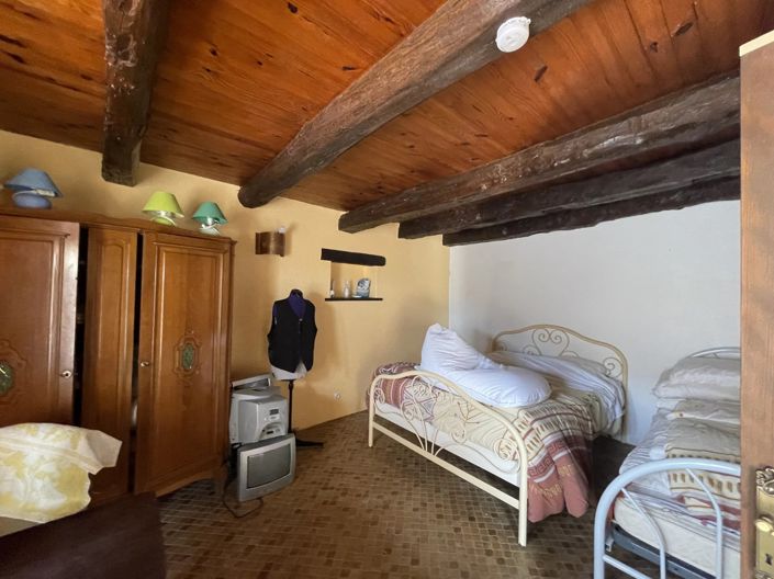 Image No.12-12 Bed House for sale