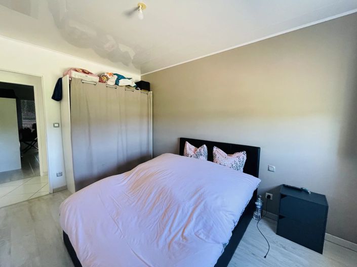 Image No.11-3 Bed House for sale