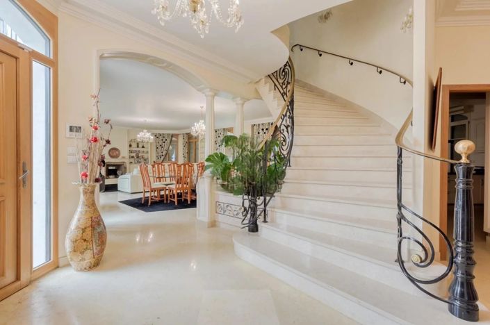 Image No.2-10 Bed House for sale