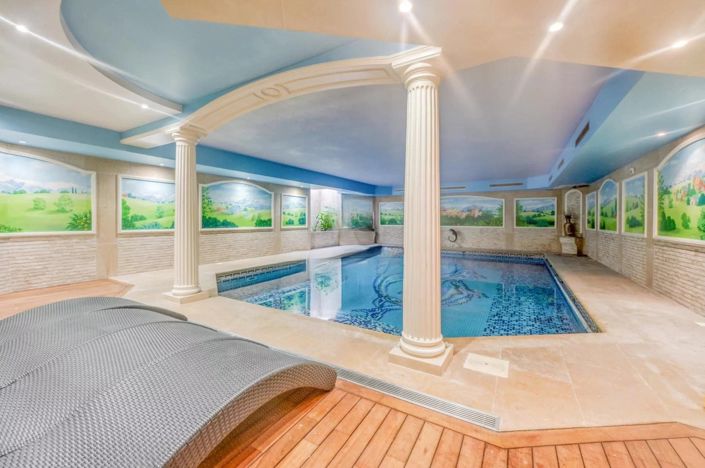 Image No.7-10 Bed House for sale