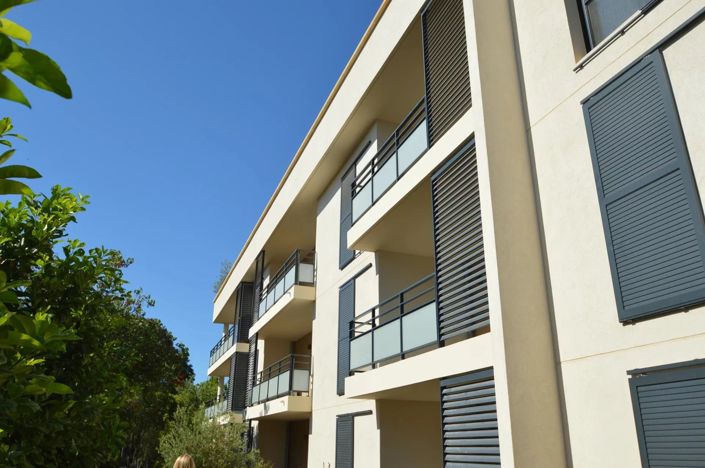 Image No.12-2 Bed Property for sale