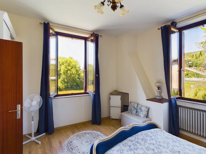 Image No.6-5 Bed Village House for sale