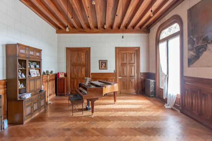 Image No.7-10 Bed House for sale