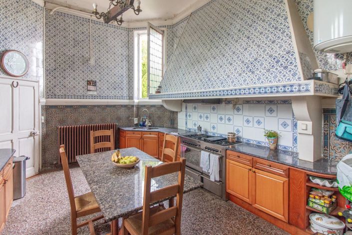 Image No.8-10 Bed House for sale