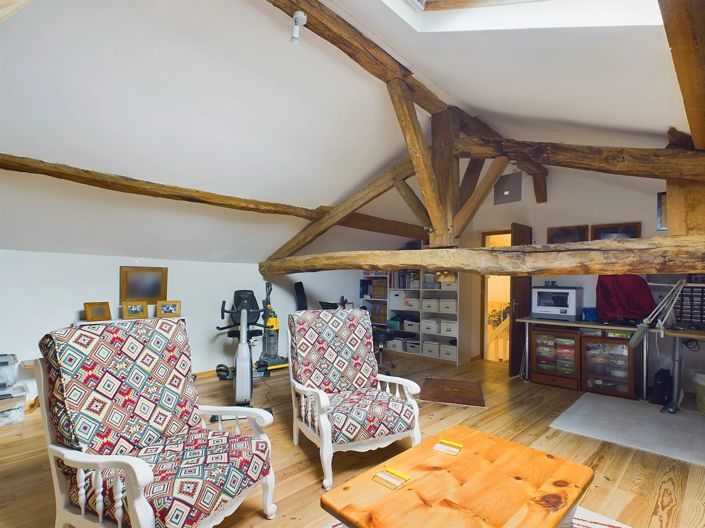 Image No.11-5 Bed House for sale