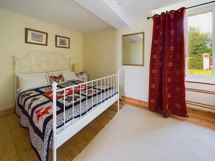 Image No.9-5 Bed House for sale