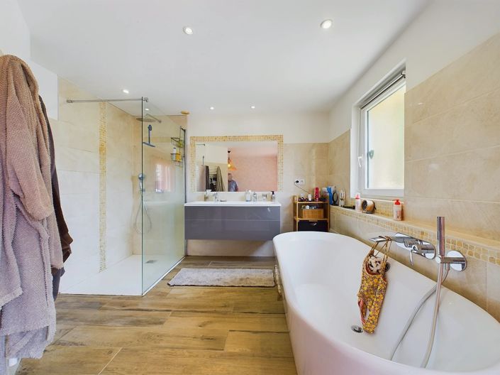 Image No.9-4 Bed Village House for sale