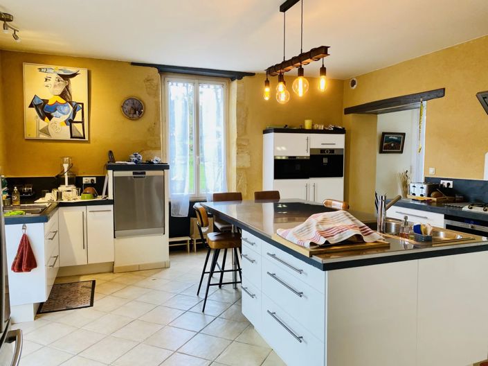 Image No.5-9 Bed House for sale