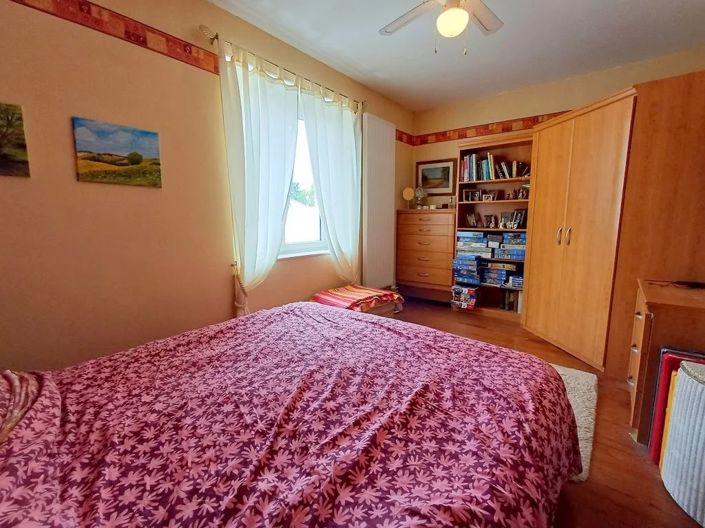 Image No.8-3 Bed House for sale