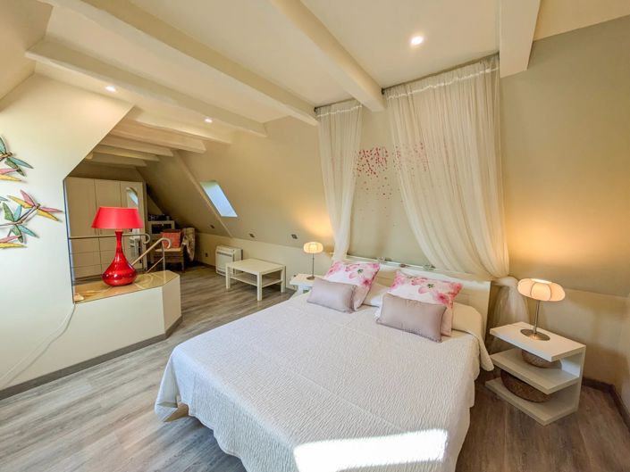 Image No.5-6 Bed House for sale