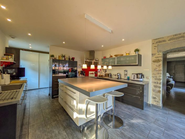 Image No.11-6 Bed House for sale