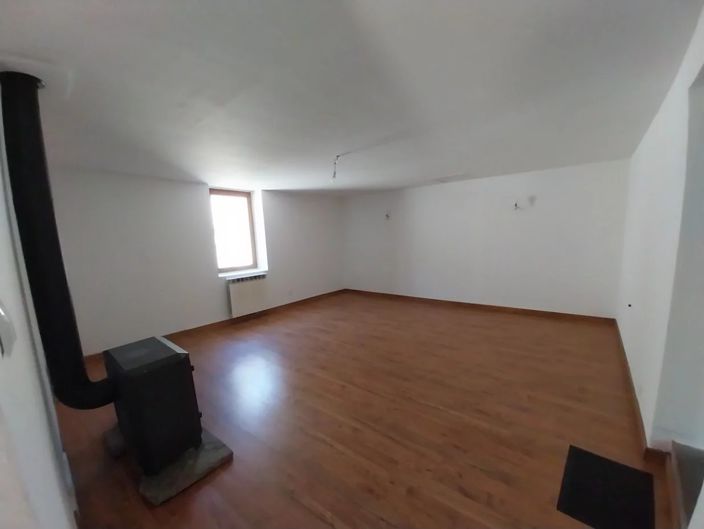 Image No.11-3 Bed House for sale