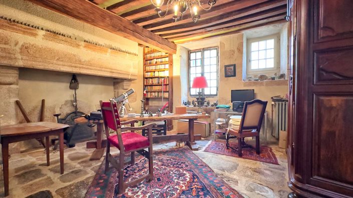 Image No.6-10 Bed House for sale