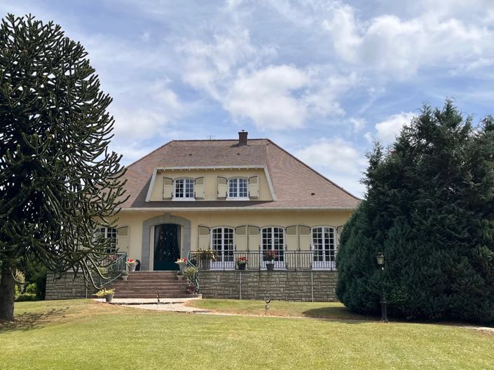 Image No.1-8 Bed House for sale