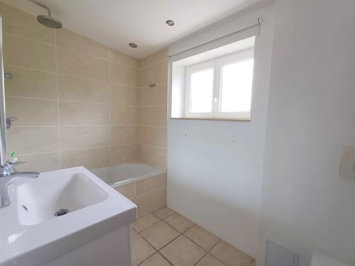 Image No.10-5 Bed House for sale