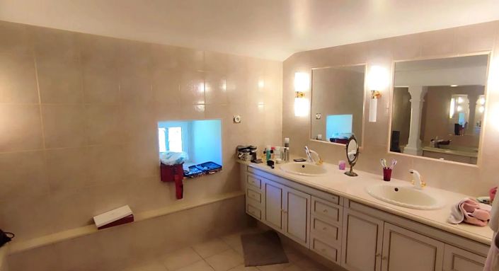 Image No.9-8 Bed House for sale