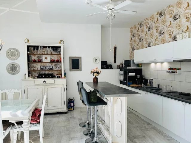 Image No.5-3 Bed Property for sale