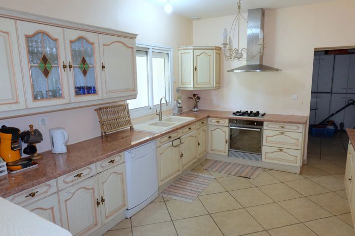 Image No.2-4 Bed House for sale