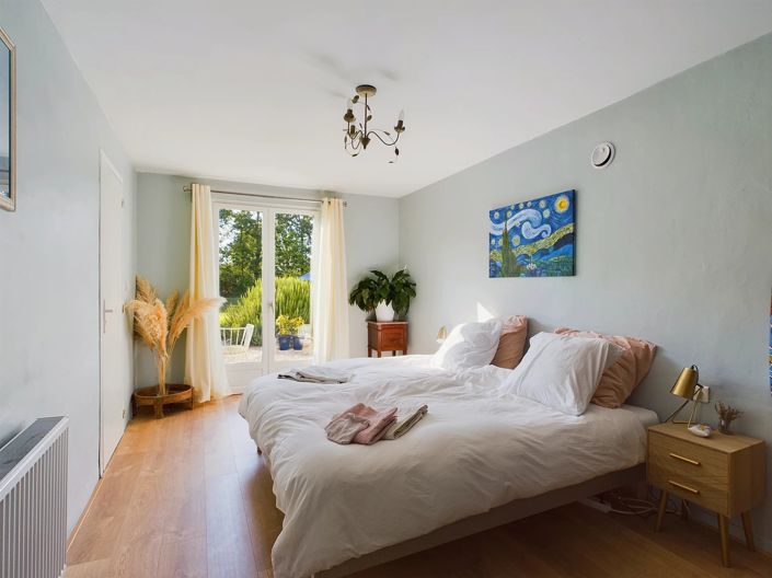 Image No.8-5 Bed House for sale