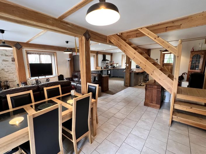 Image No.5-9 Bed House for sale