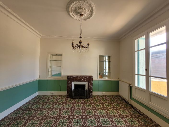 Image No.9-5 Bed House for sale