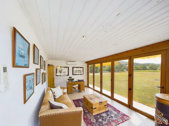 Image No.12-8 Bed House for sale