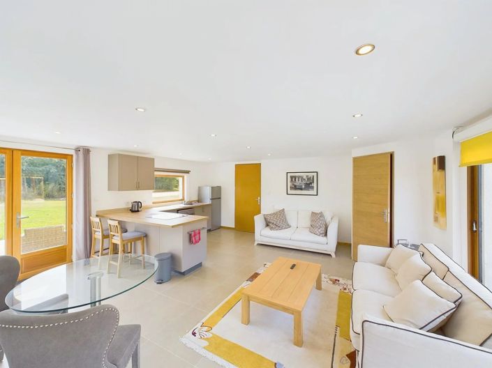 Image No.13-8 Bed House for sale