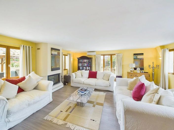 Image No.4-8 Bed House for sale