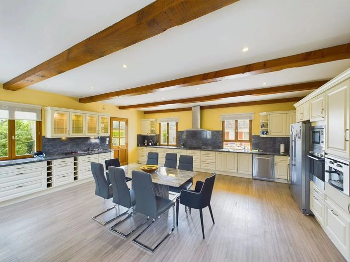 Image No.3-8 Bed House for sale