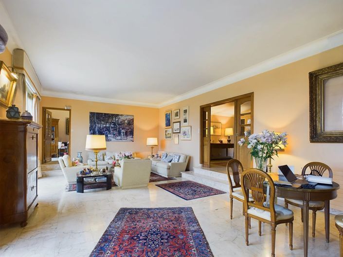 Image No.8-6 Bed House for sale