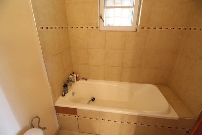 Image No.11-3 Bed House for sale