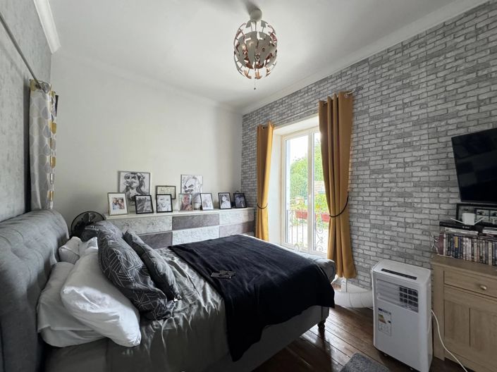 Image No.10-8 Bed House for sale