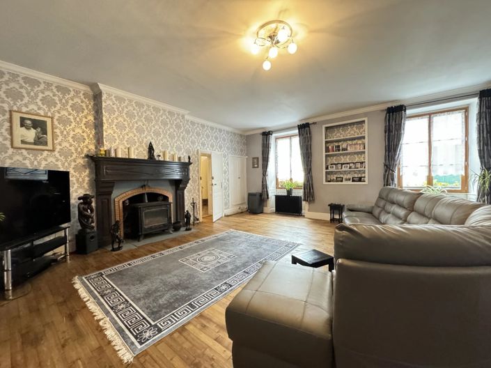 Image No.4-8 Bed House for sale