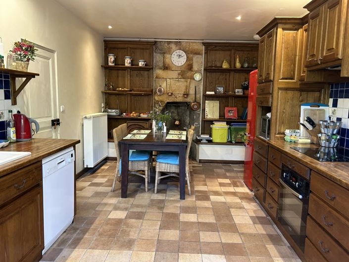 Image No.7-6 Bed Village House for sale