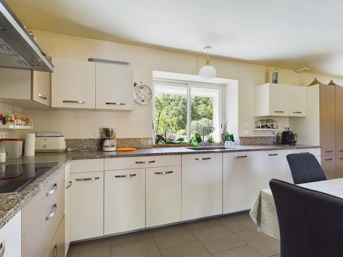 Image No.4-8 Bed House for sale