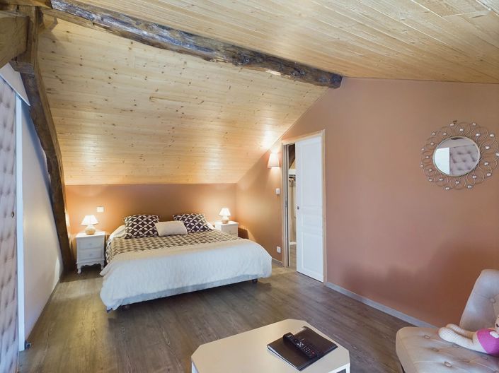 Image No.9-8 Bed House for sale