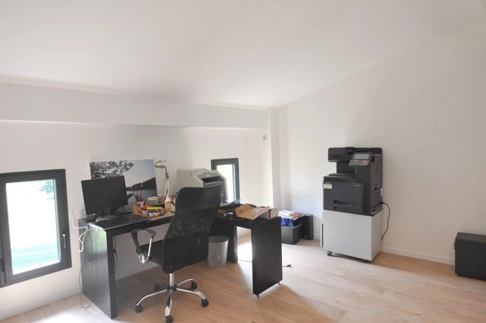 Image No.10-3 Bed House for sale