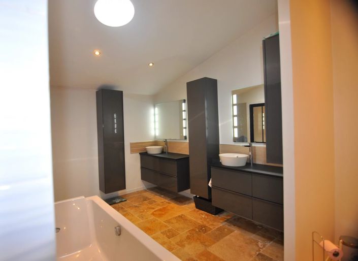 Image No.8-3 Bed House for sale